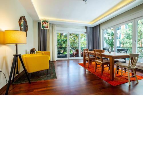 Colorful Flat w Balcony Close to Marmaray in Kadikoy