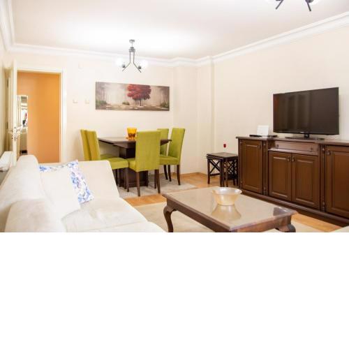 Colorful Flat with Balcony in Bayrakli