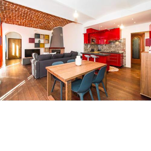 Colorful Statuto Square Design Apart