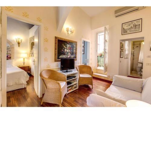 Colosseum 2BR Elegance and Charm