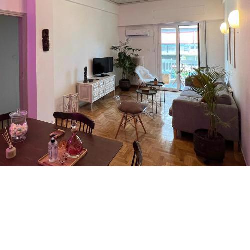 Comfortable 2-bedroom apartment near city center 100m from metro