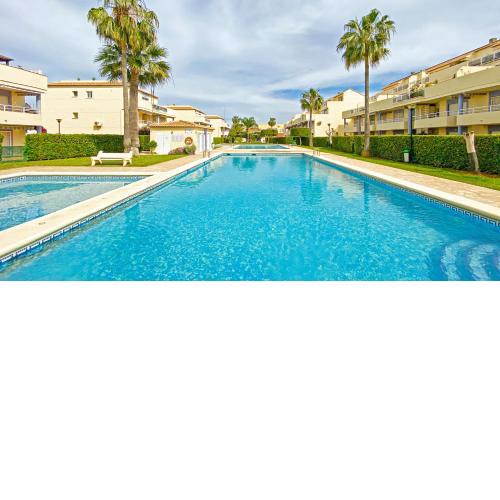 Comfortable 2-bedroom apartment near the beach