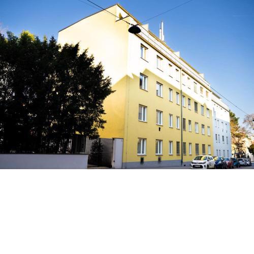Comfortable 2BR Apt with Parking, Wi-Fi near City Center, Wein, Austria