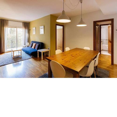 Comfortable 4 rooms 2Bath w balcony