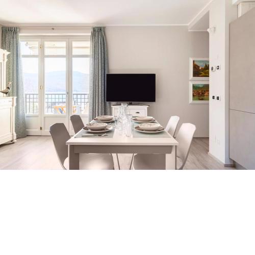 comfortable apartment in front of the lake