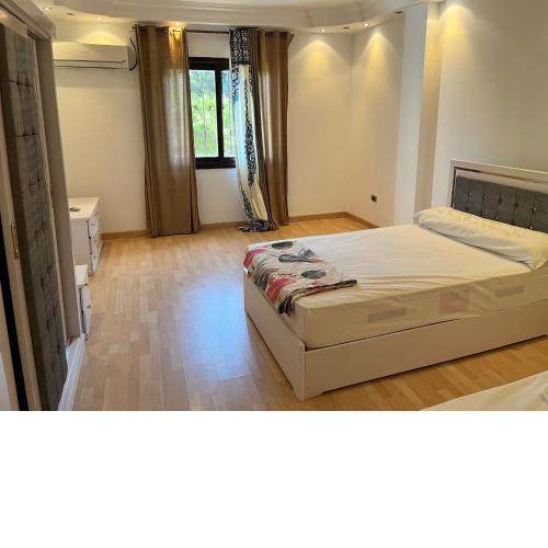 Comfortable apartment with a private garden near AUC شقه فندقيه