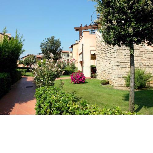 Comfortable apartment with view on swimming pool