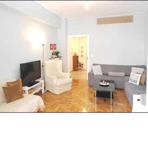 Comfortable apt 5 min walk to Acropolis