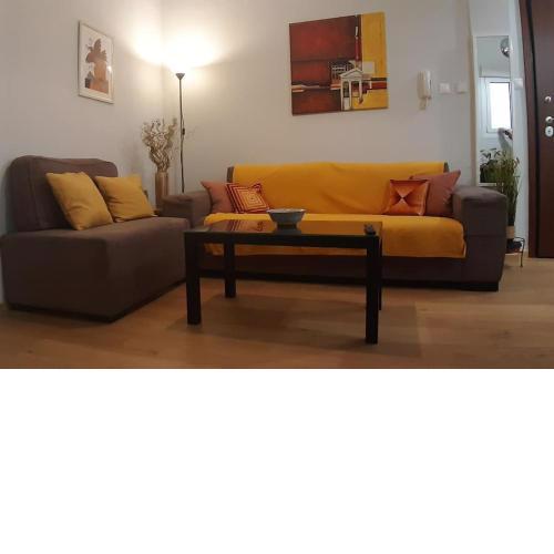 Comfortable apt, next to Archeological museum!