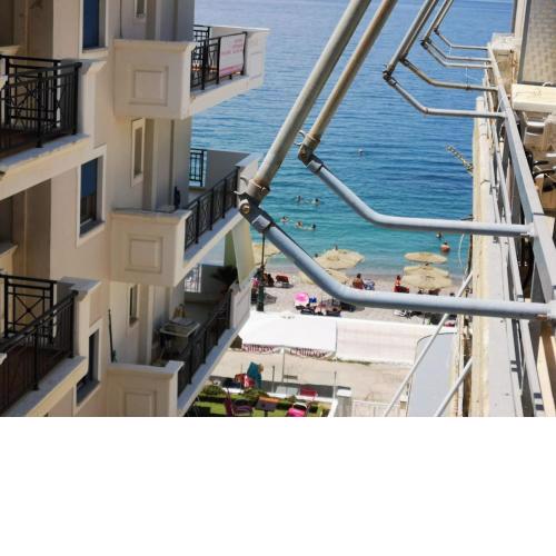 COMFORTABLE BEACHFRONT APARTMENT