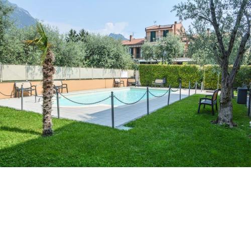 Comfortable flat with garden and pool!