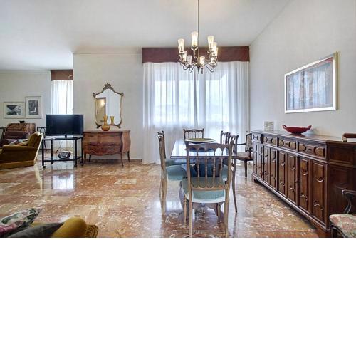 Comfortable Friendly Apartment With Parking