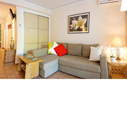 Comfortable garden Apt near Vouliagmeni beach