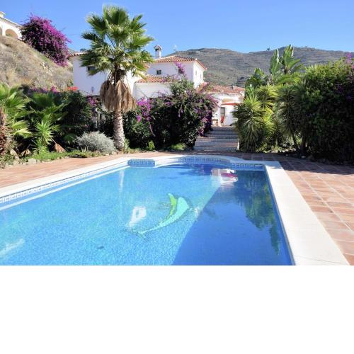 Comfortable luxury villa with private swimming pool and sea view