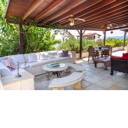 Comfortable Triplex 5 Min to the Beach with Garden in Bodrum