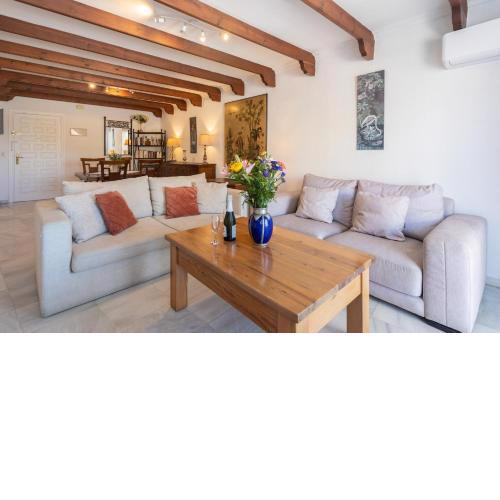 Comfortable Yacht Club Apartment