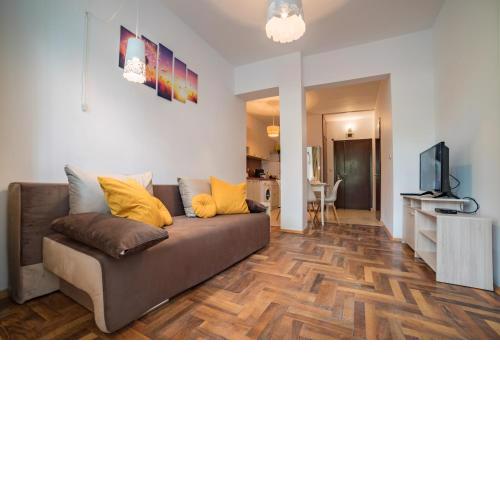 Comfort.Chic.Charming Apt with Terrace near NDK