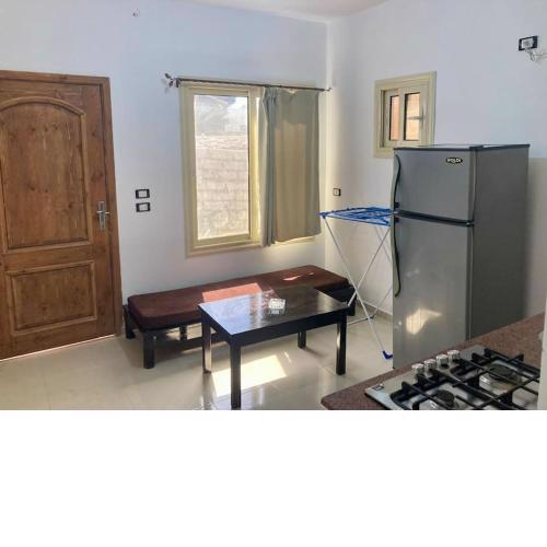 Comfy 1 bedroom, next to sea Chalet w/AC + P-Bath