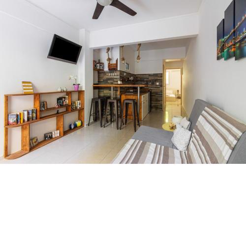 Comfy Apartment close to Floisvos Beach