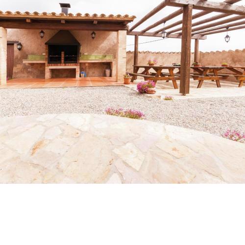 Comfy Cottage in Maians with Swimming Pool