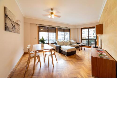 Comfy & luminous terrace apartment by Cisan Rentals