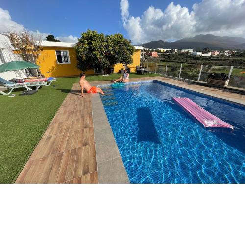 Con Piscina, Vistas, WiFi, AC y Calefacción