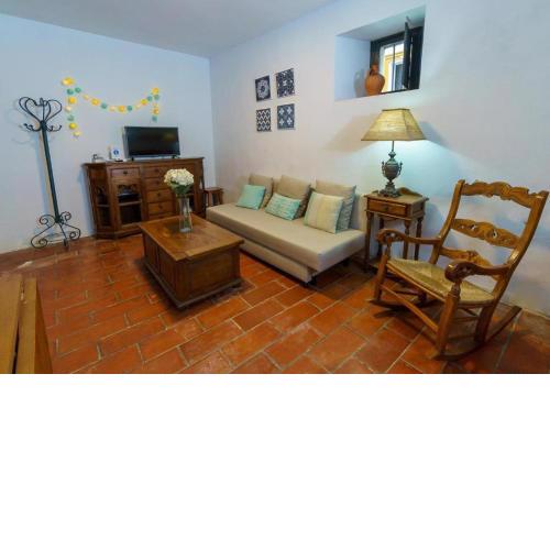 Conde's countyard
