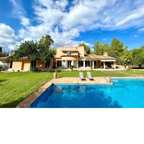 Confortable Chalet con piscina