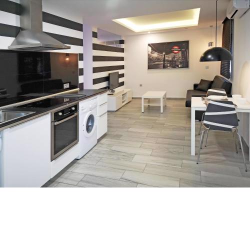 Conil Red-Black Apartment
