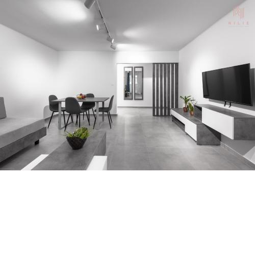 Consul, Nilie Hospitality MGMT