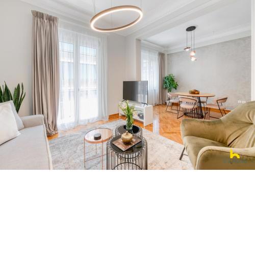 Contemporary 2-BDR APT near Kalimarmaro & Alsos Park!