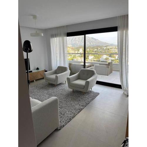 Contemporary 3 bed penthouse with sea and mountain view in La Quinta