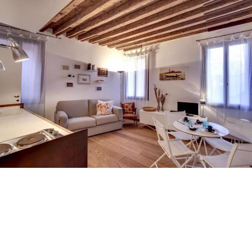 Contemporary Apartment In Venice Ff