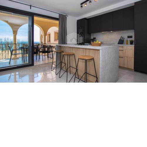 Contemporary loft style apartment with amazing sea views and with direct access to the beach from the community