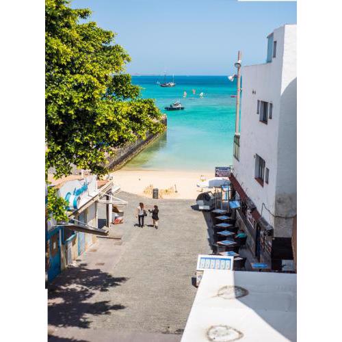 Contemporary studio 'Lirio' in the old town with sea views and wifi by Holidays Home