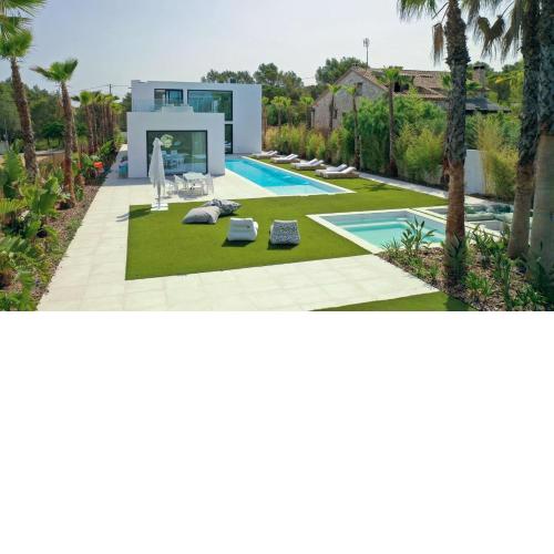 Contemporary villa near Sitges Hills