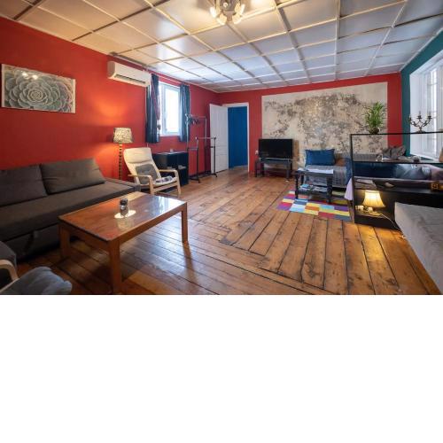 Cool Central Apartment
