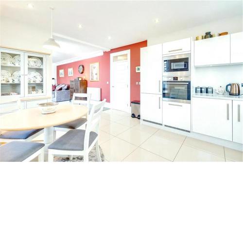 Cool & colorful centric apartment-Rubi