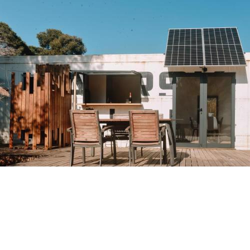 CoolTainer retreat: Sustainable Coastal forest Tiny house near Barcelona