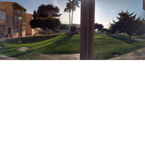 Coqueto apartamento con terraza en la playa