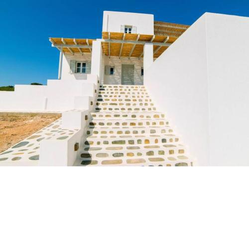 Coral Villa with 4 bedrooms in Paros