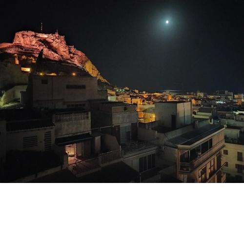 Corazón de Alicante con vistas al mar y al castillo