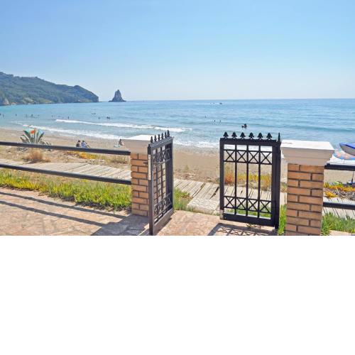 Corfu Beachfront holiday Houses Yannis on Agios Gordios beach