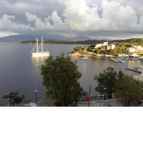 Corfu island apartment in KASSIOPI by seaside