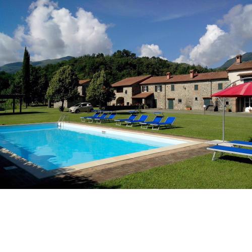 Coriana Apartments & Villas