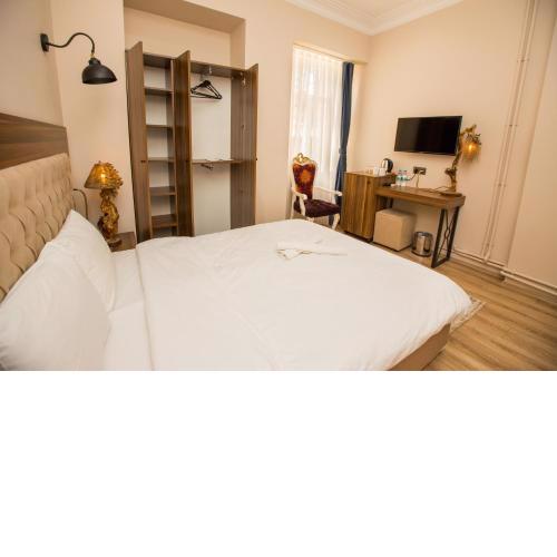 Corner Garden Hotel