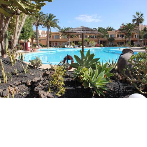 Corralejo Dunes Apartment Papaya with Pool & Wifi- Only 300m to the Beach by Holidays Home