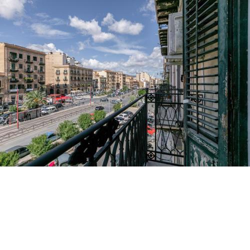 Corso dei Mille Station Flat with Balcony
