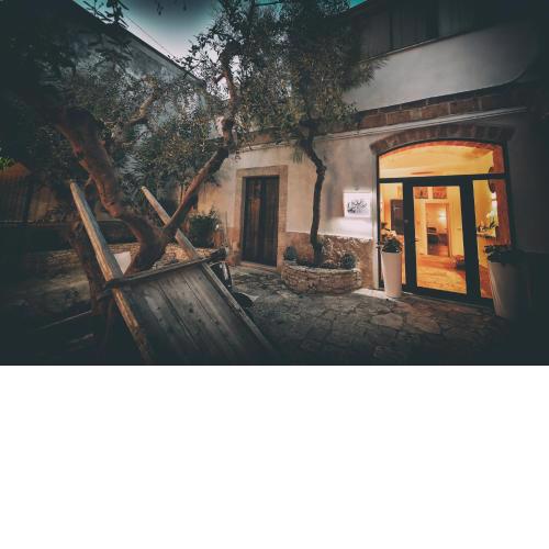 Corte Cairoli B&B and Suites