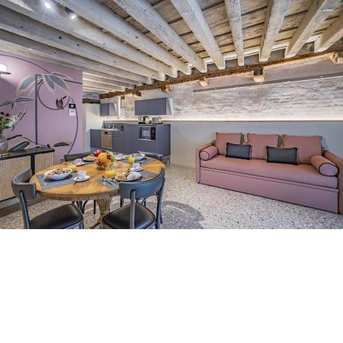 Corte Rubbi 5514 Two-bedroom with Canal View